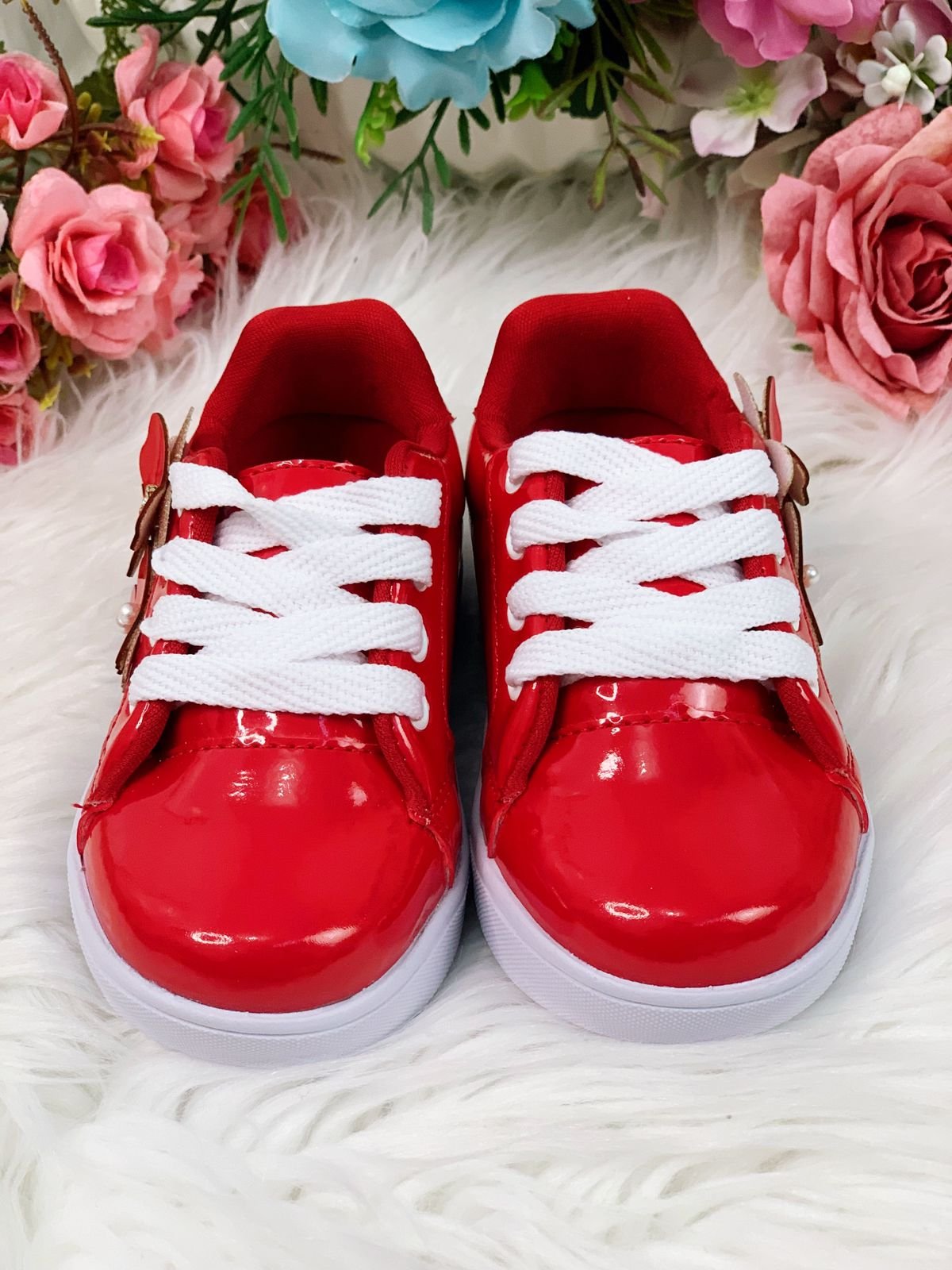 Tênis de Cadarço Vermelho C/ Aplique Borboletas Meninas