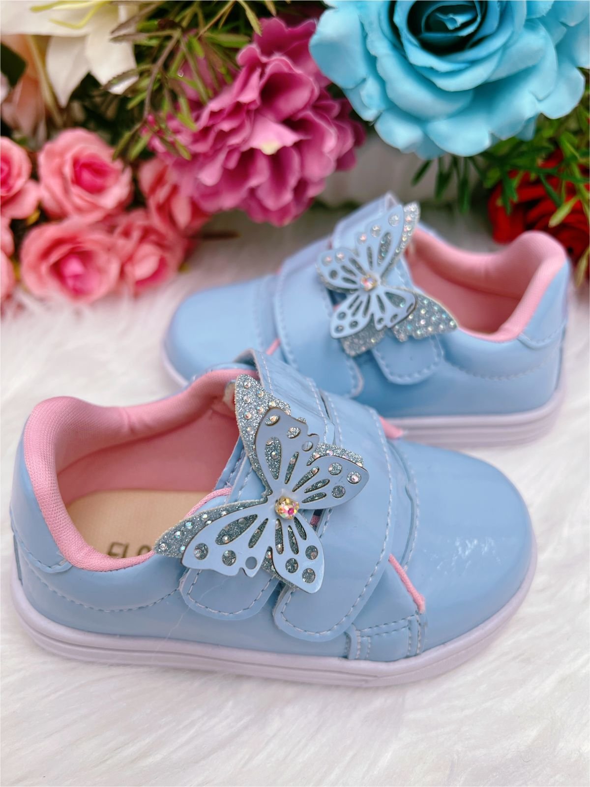 Tênis Azul Bebê Verniz Rosa Aplique Borboleta Velcro Meninas - Imagem 4