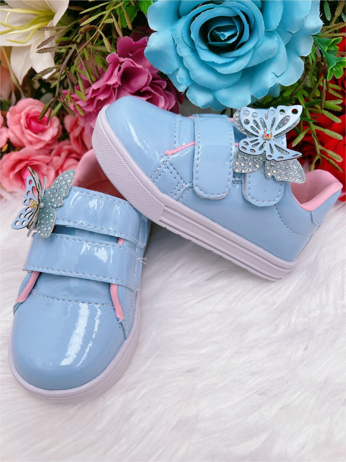 Tênis Azul Bebê Verniz Rosa Aplique Borboleta Velcro Meninas - Imagem 3